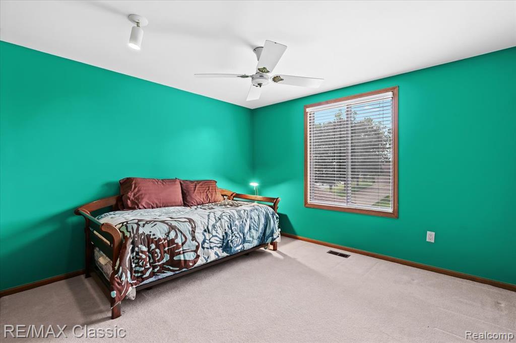 4432 Ravinewood Drive, Commerce Twp, MI 48382 — Photo 31