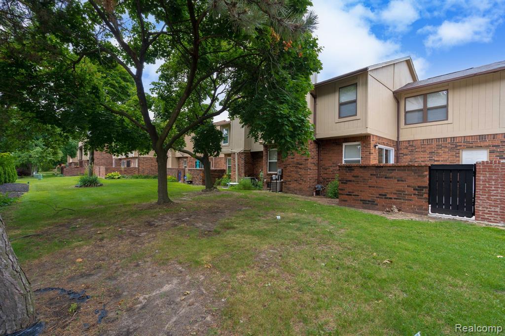 3104 Woods Circle, Detroit, MI 48207 — Photo 6
