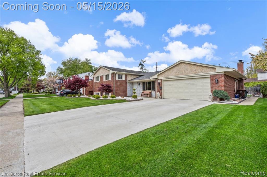 1024 Blairmoor Court, Grosse Pointe Woods, MI 48236 — Photo 2