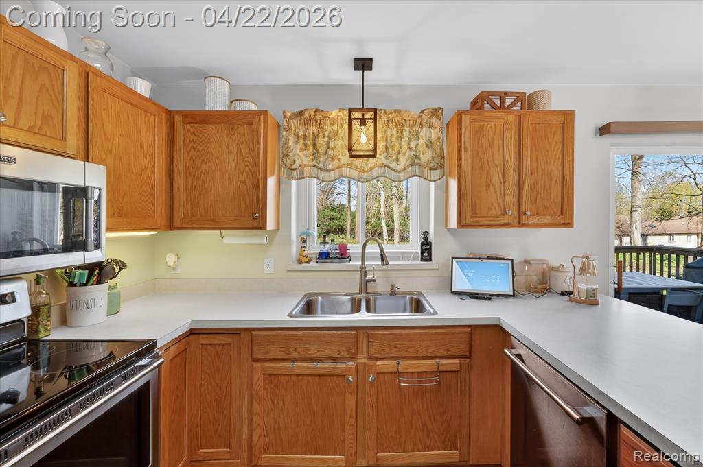 410 Bent Oak Street, Fenton, MI 48430 — Photo 17