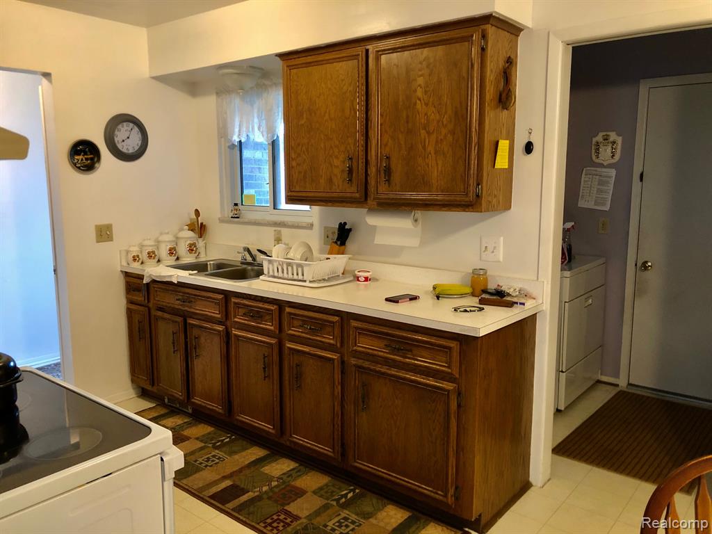8681 Tucson Court, Warren, MI 48093 — Photo 12
