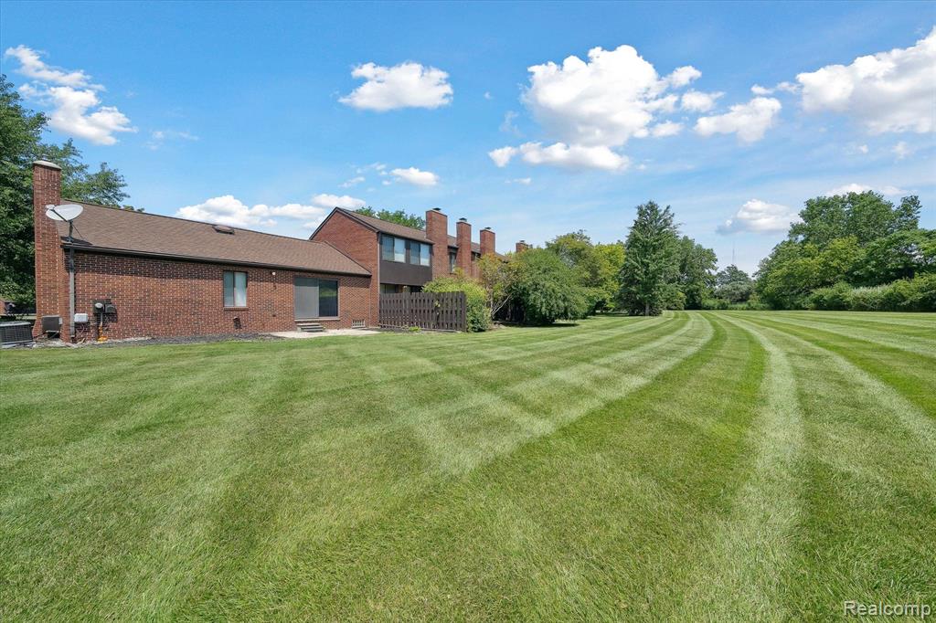 3074 LINDENWOOD Drive, Dearborn, MI 48120 — Photo 23