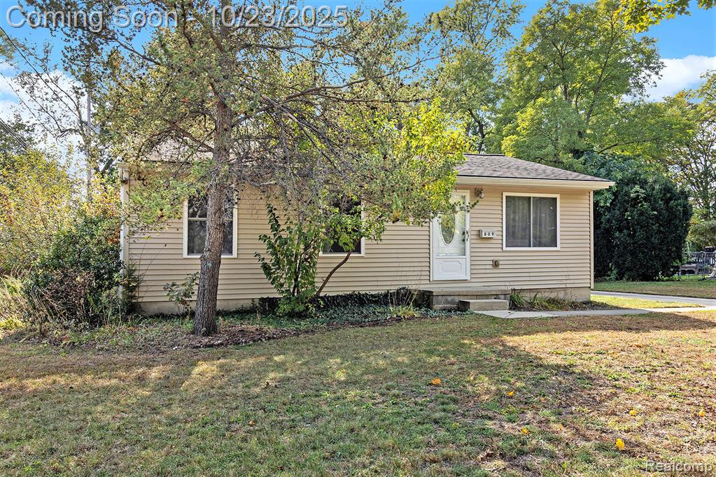 809 Richard Street, Holly, MI 48442 — Photo 15