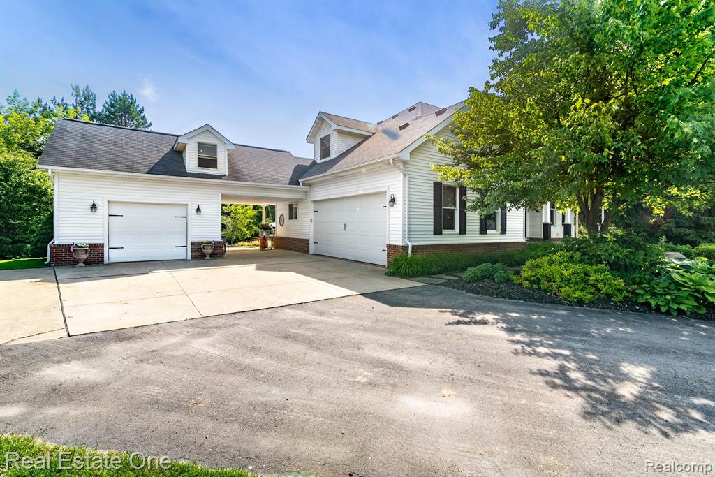 59633 Trena Lane, South Lyon, MI 48178 — Photo 56