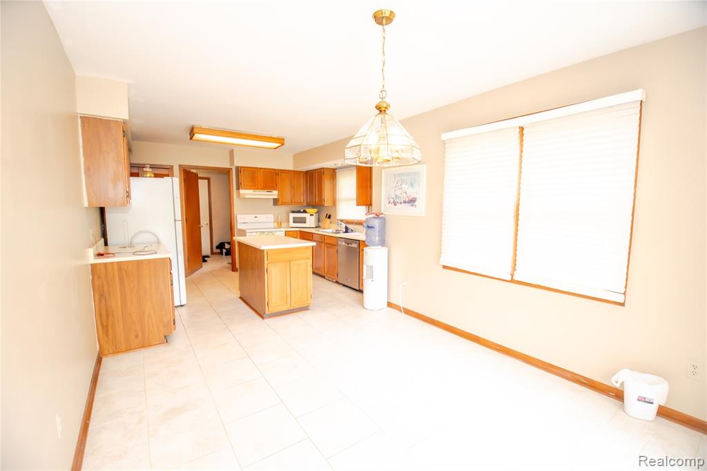 808 Vivian Lane, Oxford, MI 48371 — Photo 18
