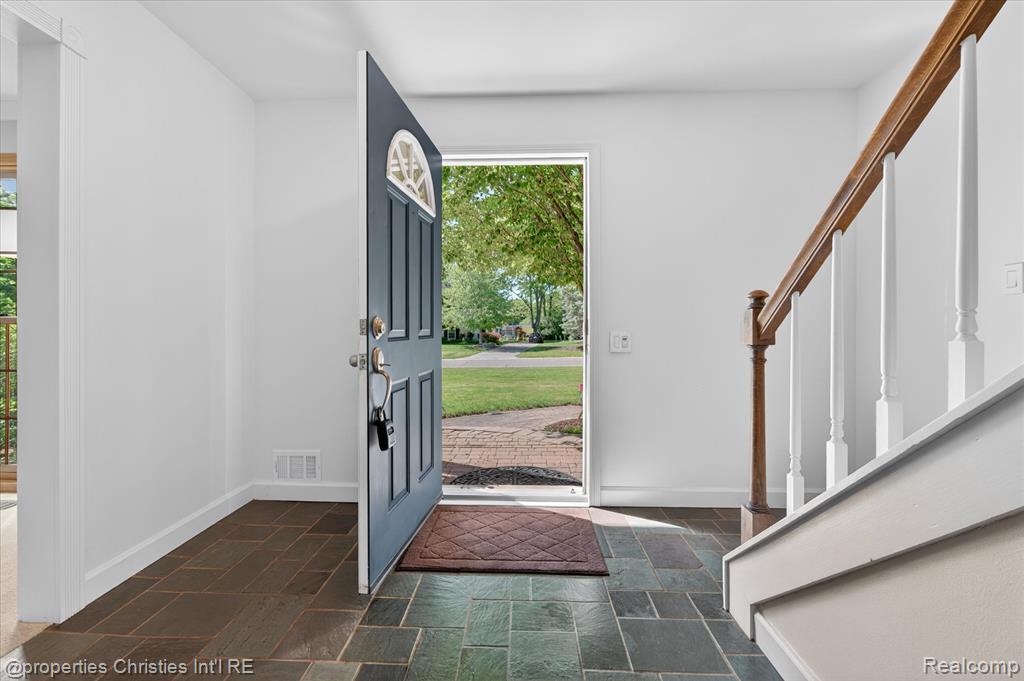 4352 Greenstown Drive, West Bloomfield, MI 48323 — Photo 6
