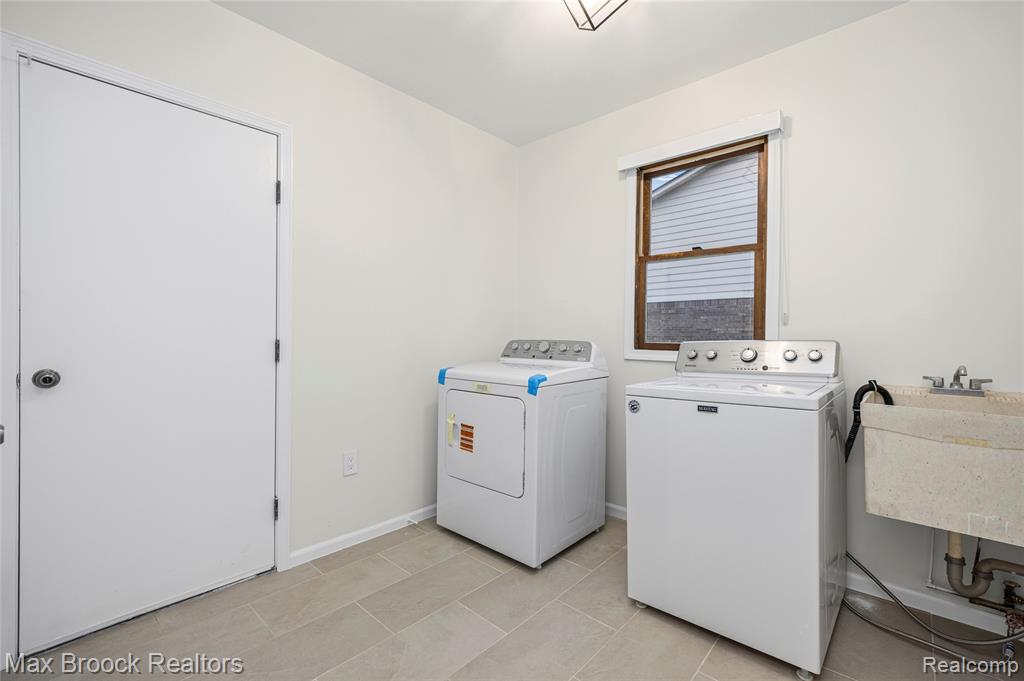 28977 Lake Park Dr. Drive, Farmington, MI 48331 — Photo 17