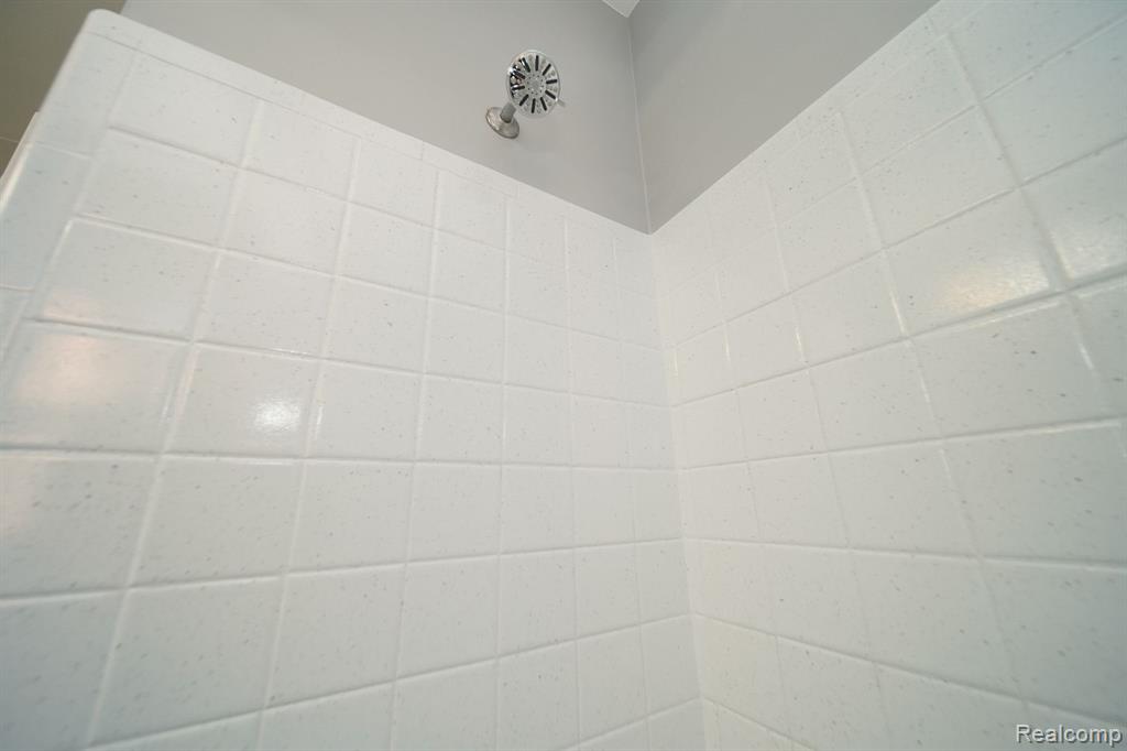 927 CLEOPHUS Parkway, Lincoln Park, MI 48146 — Photo 35