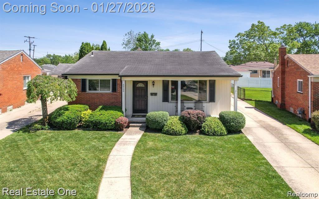 6900 CRESTWOOD Street, Dearborn Heights, MI 48127 — front exterior