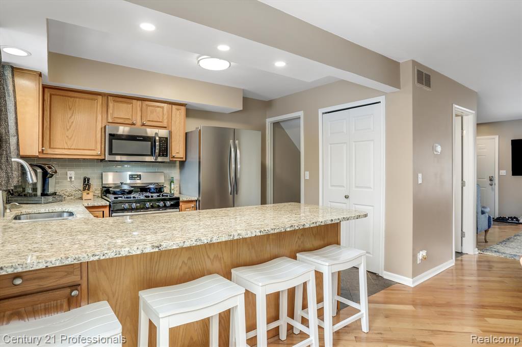 9077 BAVARIAN Court, Clarkston, MI 48348 — Photo 7
