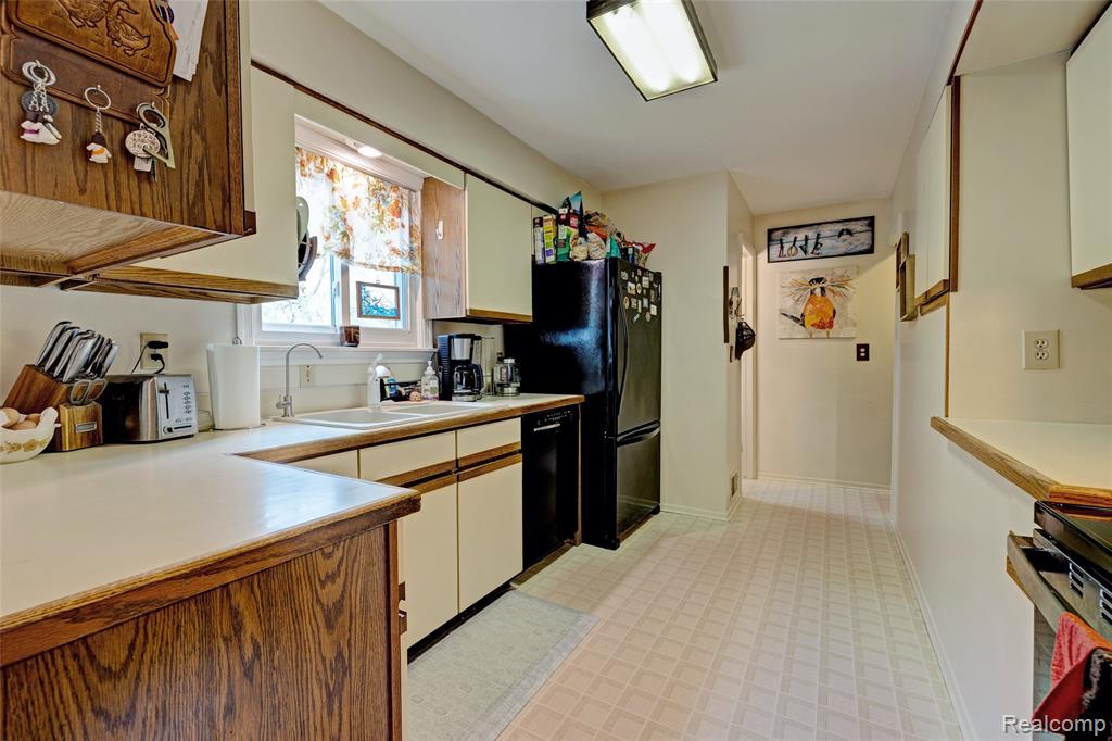 6437 Oriole Drive, Flint, MI 48506 — Photo 14