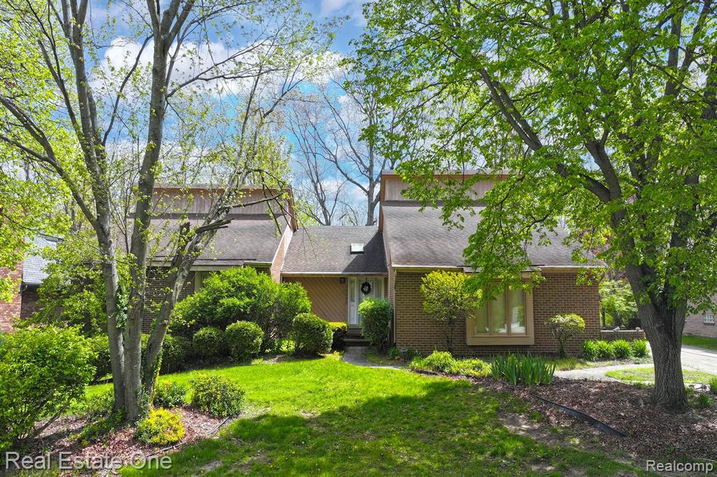 20080 Longridge Court, Northville, MI 48167 — front exterior