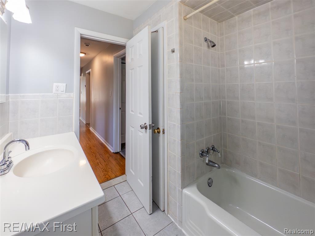 7257 State Park, Center Line, MI 48015 — Photo 24