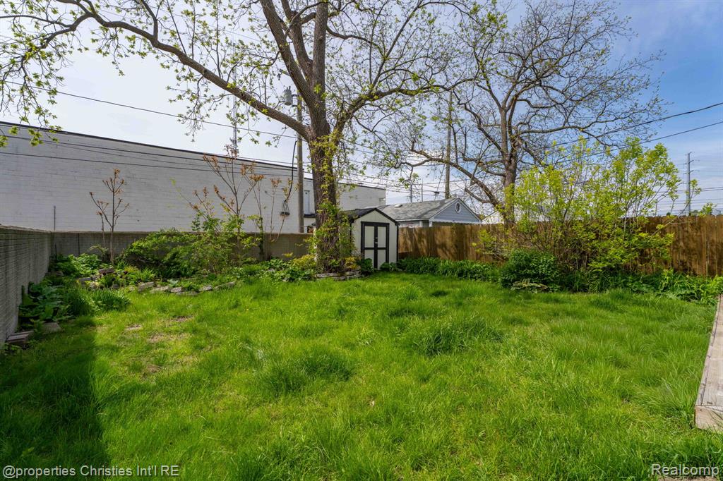 988 E Troy Street, Ferndale, MI 48220 — Photo 37