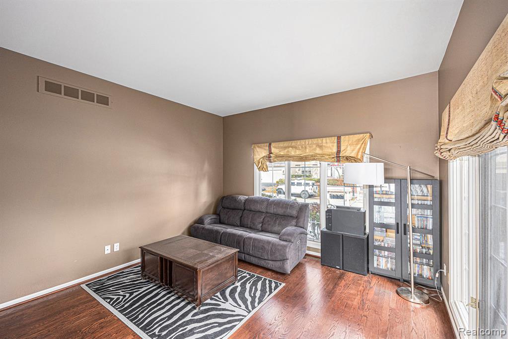 584 Cambridge Way, Bloomfield Hills, MI 48304 — Photo 12
