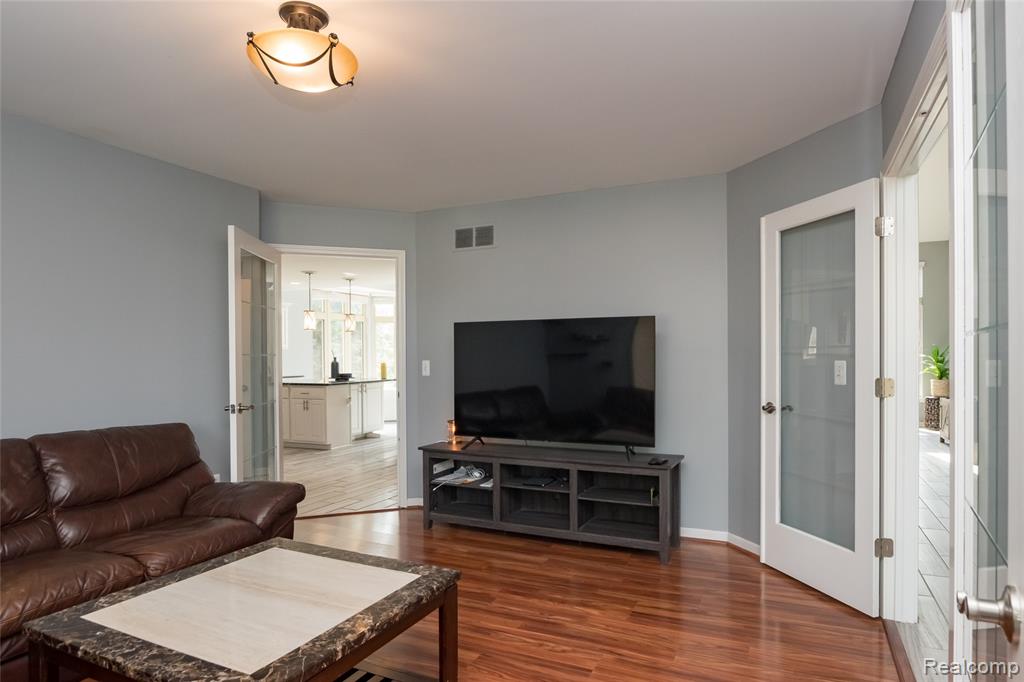 46431 Mariner Drive, Macomb, MI 48044 — Photo 38