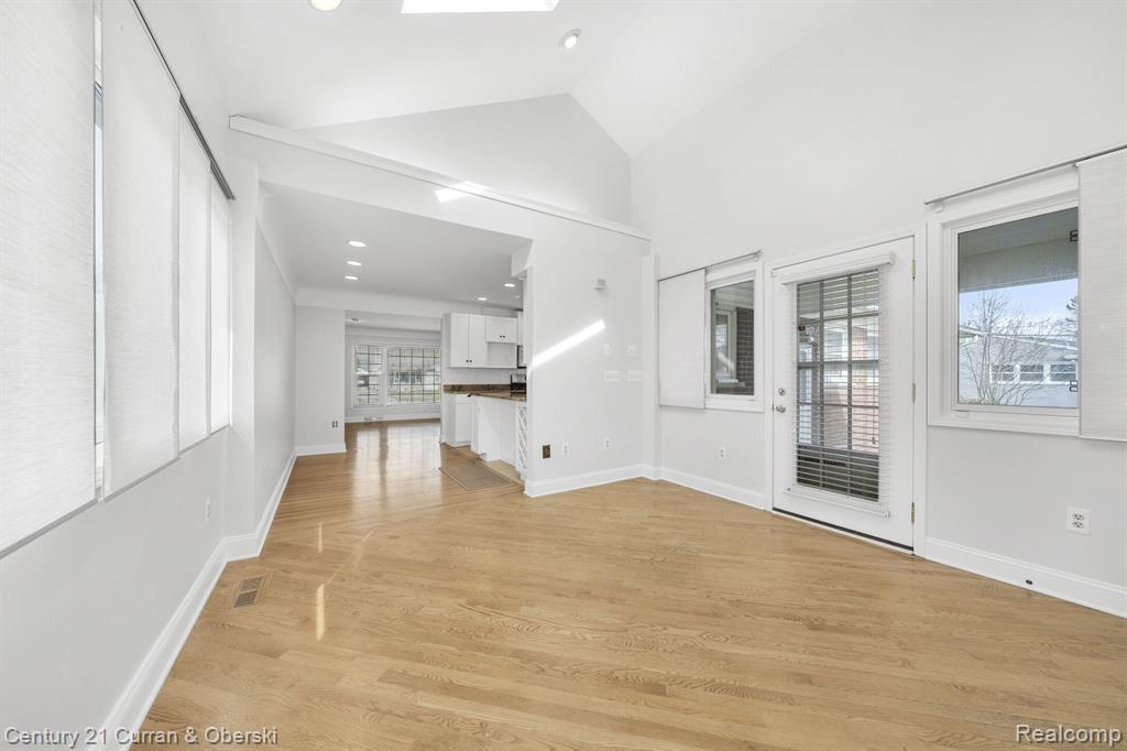 430 S WILLIAMSBURY Road, Bloomfield Hills, MI 48301 — Photo 11