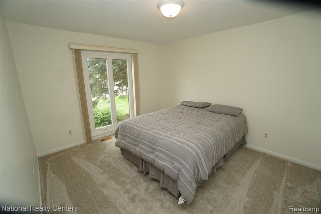 441 SANDALWOOD Drive, Rochester Hills, MI 48307 — Photo 21