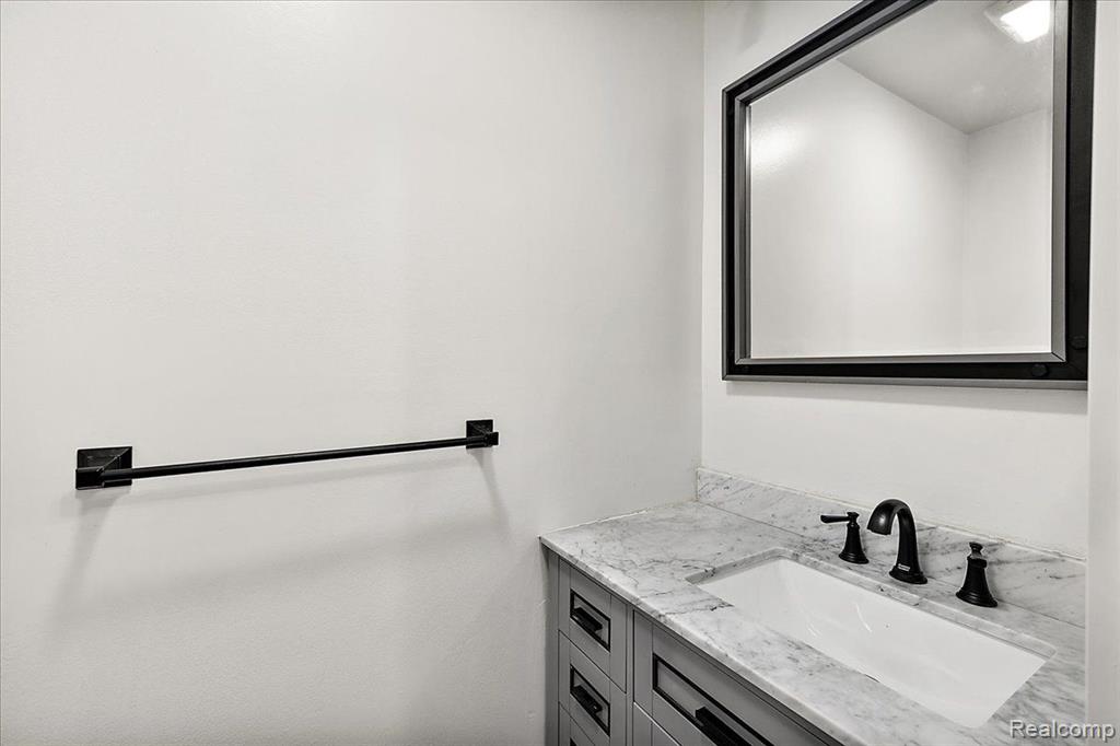 1570 S HILL Boulevard, Bloomfield Hills, MI 48304 — Photo 14
