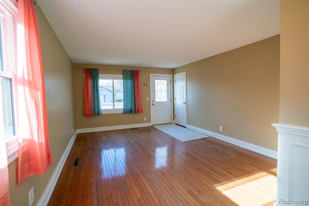 4205 Harding Street, Dearborn Heights, MI 48125 — Photo 9