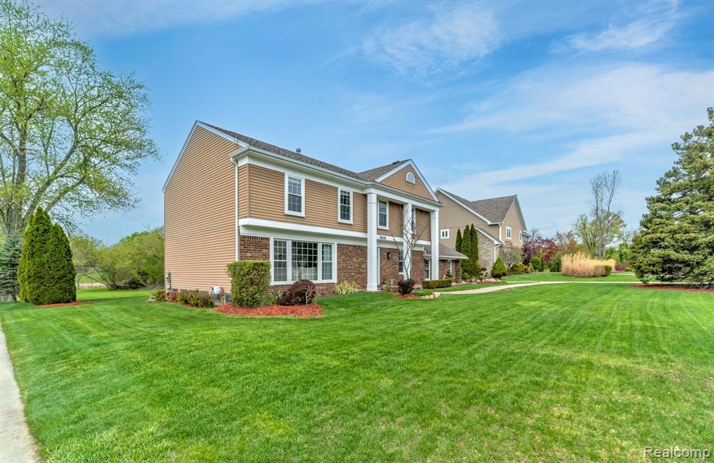 5628 WARRENSHIRE Drive, West Bloomfield, MI — Photo 2