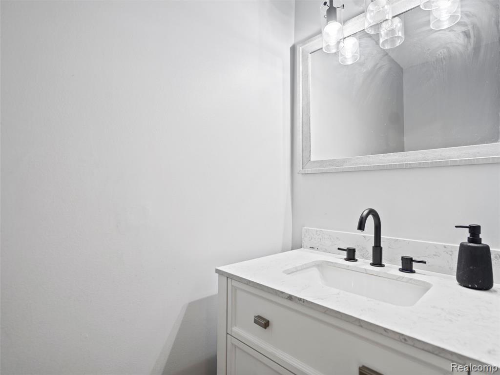 825 Huntclub Boulevard, Auburn Hills, MI 48326 — Photo 18