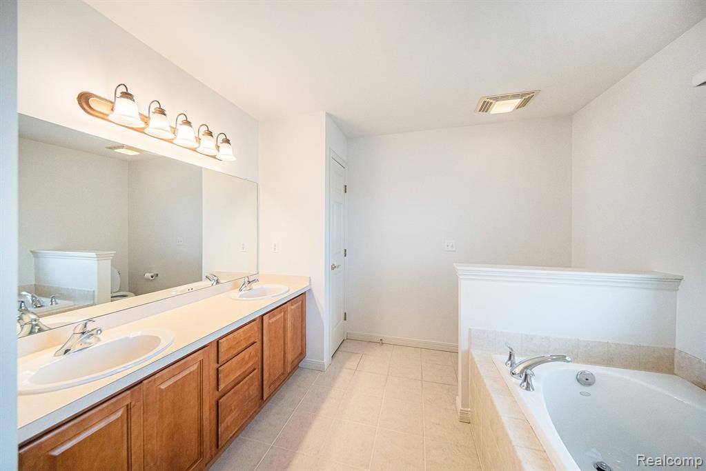 1137 BICENTENNIAL Parkway, Ann Arbor, MI 48108 — Photo 9