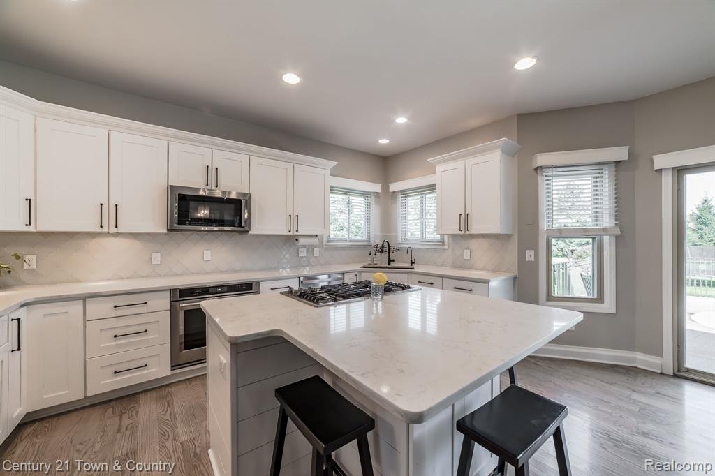 914 SHREWSBURY Drive, Clarkston, MI 48348 — Photo 16