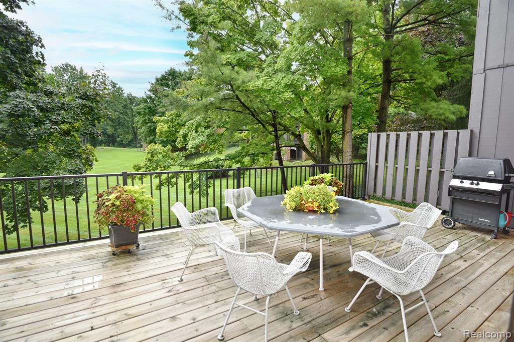 1943 PINE RIDGE Court, Bloomfield Hills, MI 48302 — Photo 15