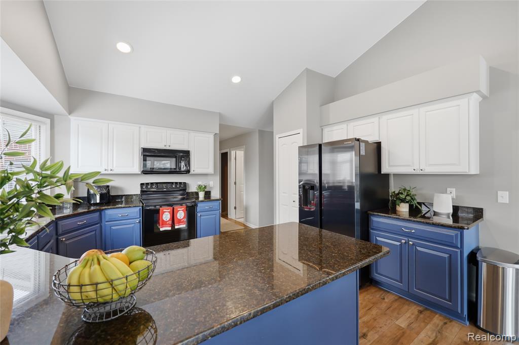 48274 Beacon Square Drive, Macomb, MI 48044 — Photo 16