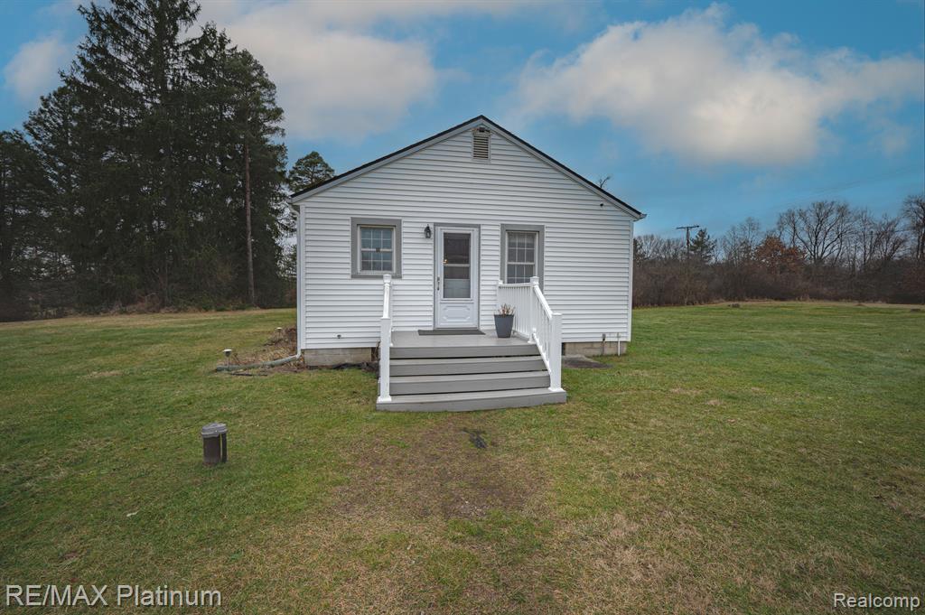 850 W MAPLE Road, Milford, MI 48381 — Photo 7