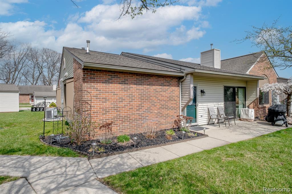 432 WATER TOWER Circle, Brighton, MI 48116 — Photo 2