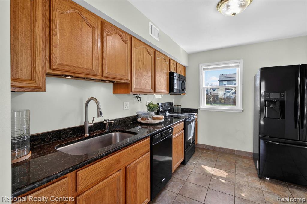 8880 Marlowe Avenue, Plymouth, MI 48170 — Photo 15