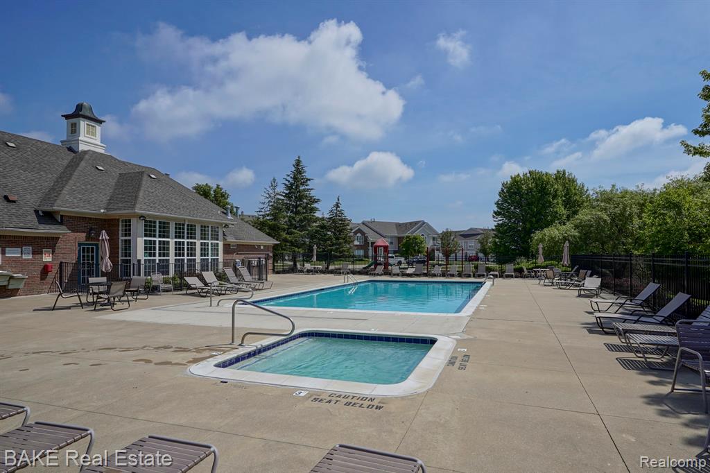 49402 N Glacier, Northville, MI 48168 — Photo 34