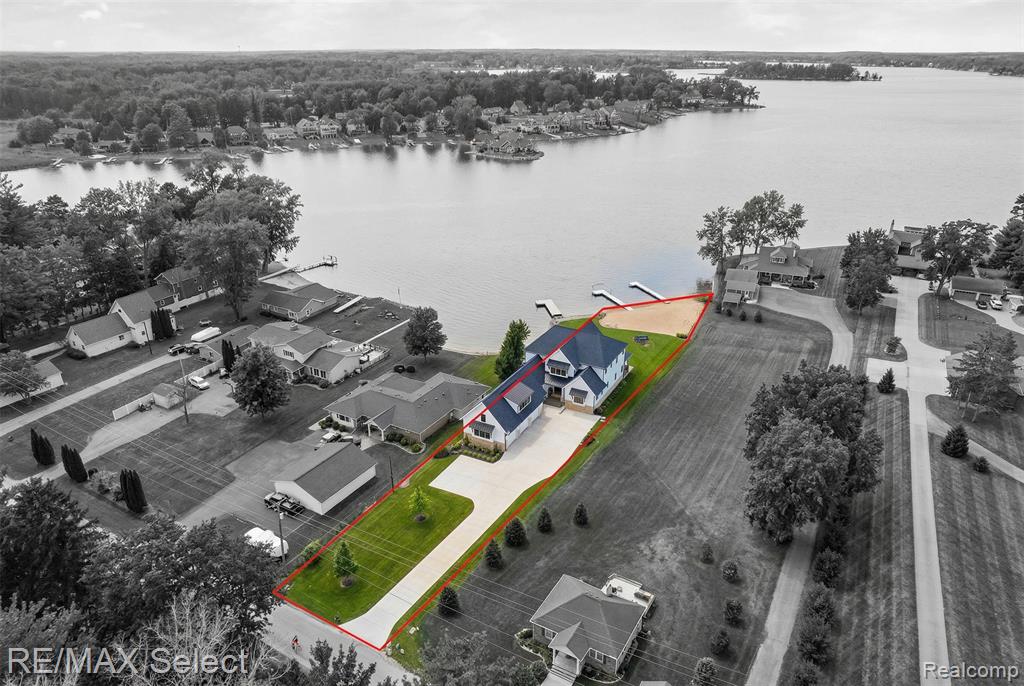 2208 Grove Park Road, Fenton, MI, 48430