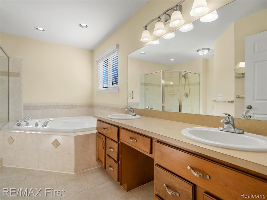 8564 Washington Woods Drive, Washington, MI — Photo 15