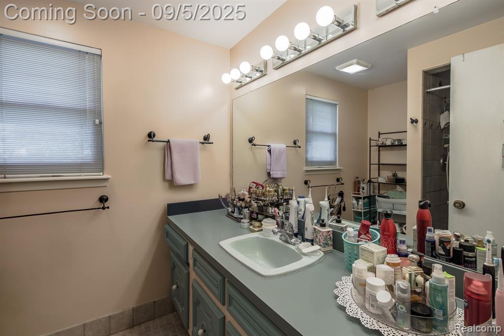 475 Sandehurst Drive, Grand Blanc, MI 48439 — Photo 39