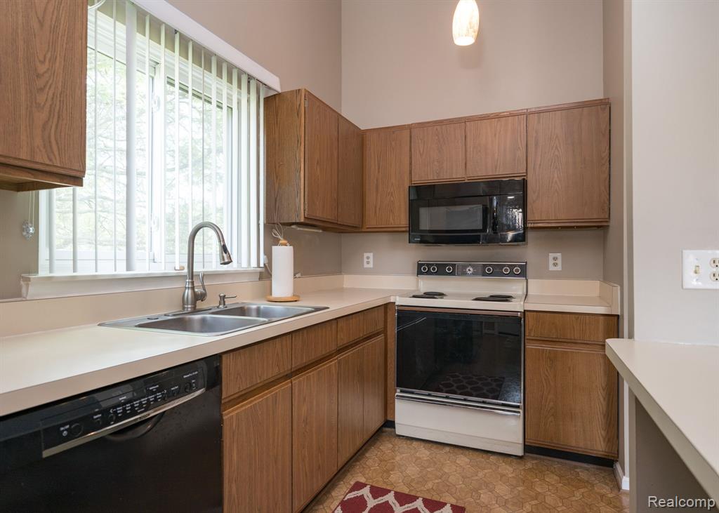 61957 Ticonderoga Drive, 1, South Lyon, MI 48178 — Photo 14
