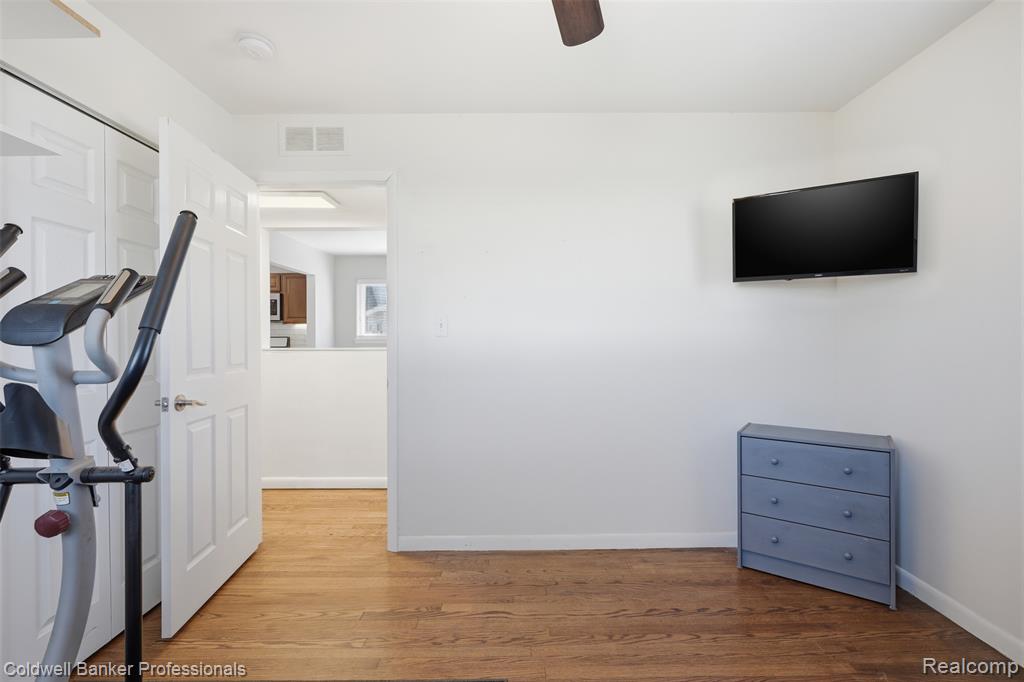 28816 Groveland Street, Madison Heights, MI 48071 — Photo 18