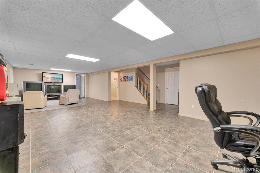 573 NAKOMIS Trail, Lake Orion, MI 48362 — Photo 53