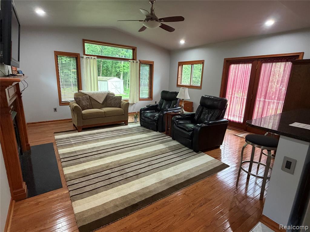 490 Cove View Drive, Waterford, MI 48327 — Photo 24