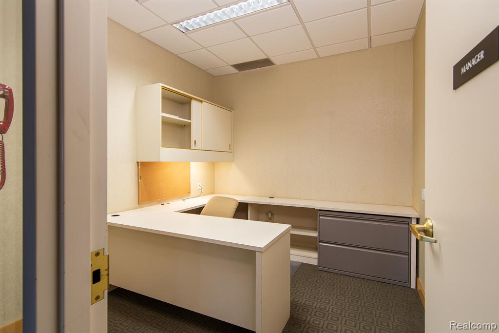 451 W 14 MILE Road, Madison Heights, MI 48071 — Photo 15