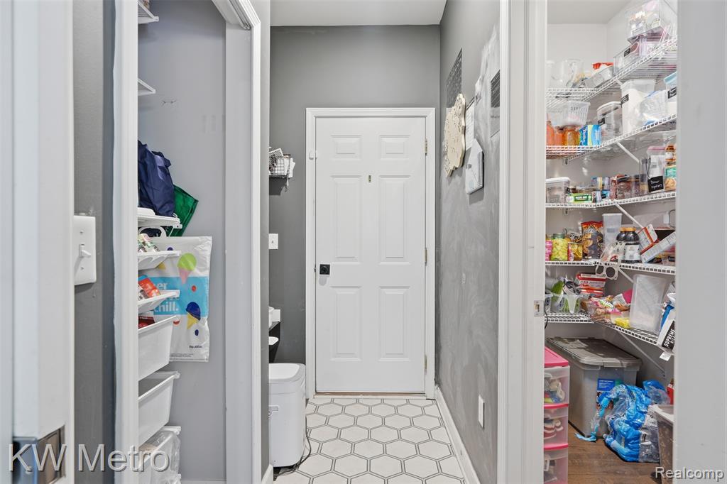 4953 W Stonegate Circle, Lake Orion, MI — Photo 16