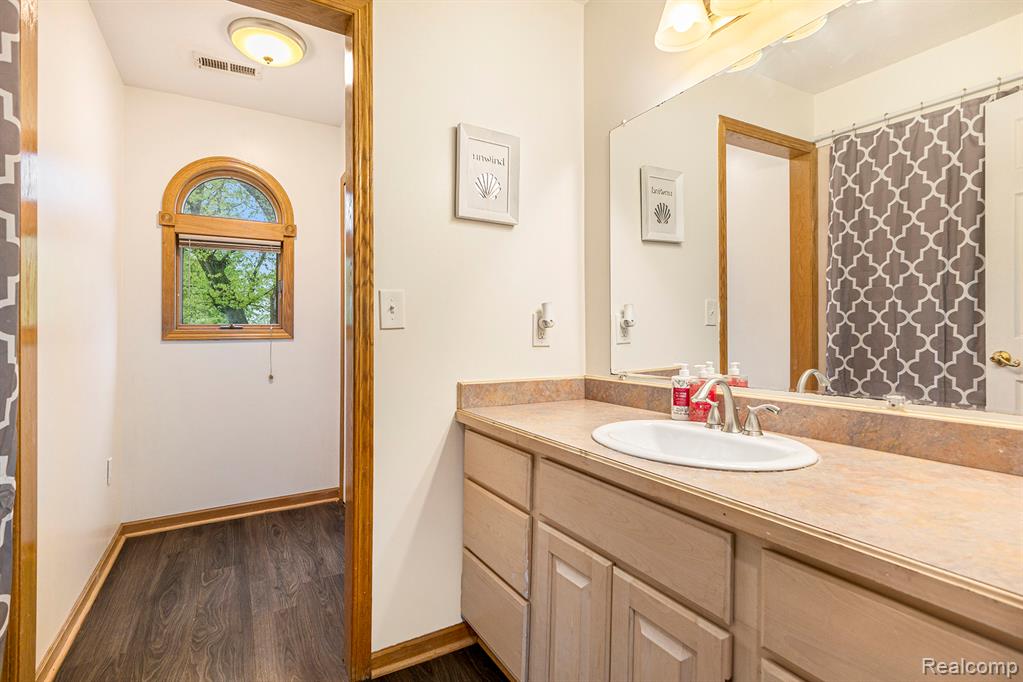 6140 Seymour Road, Swartz Creek, MI 48473 — Photo 31