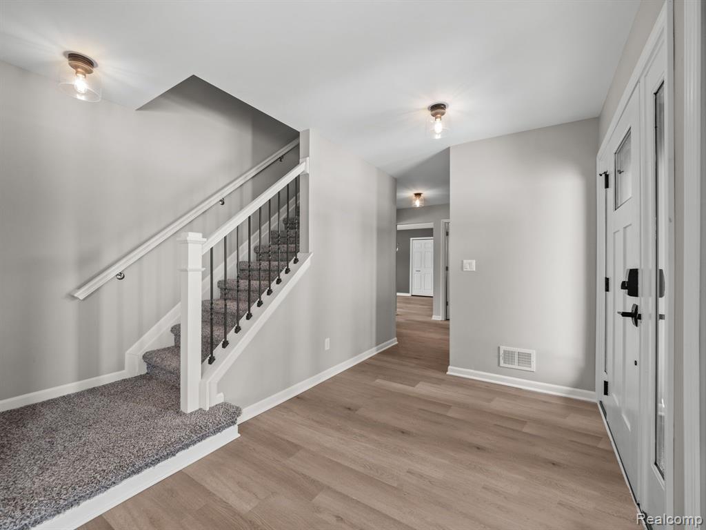 6866 SERENITY Drive, Troy, MI 48098 — Photo 5