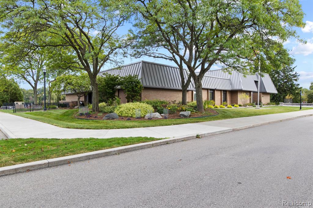19919 SCHOOLHOUSE Court, Northville, MI 48167 — Photo 35