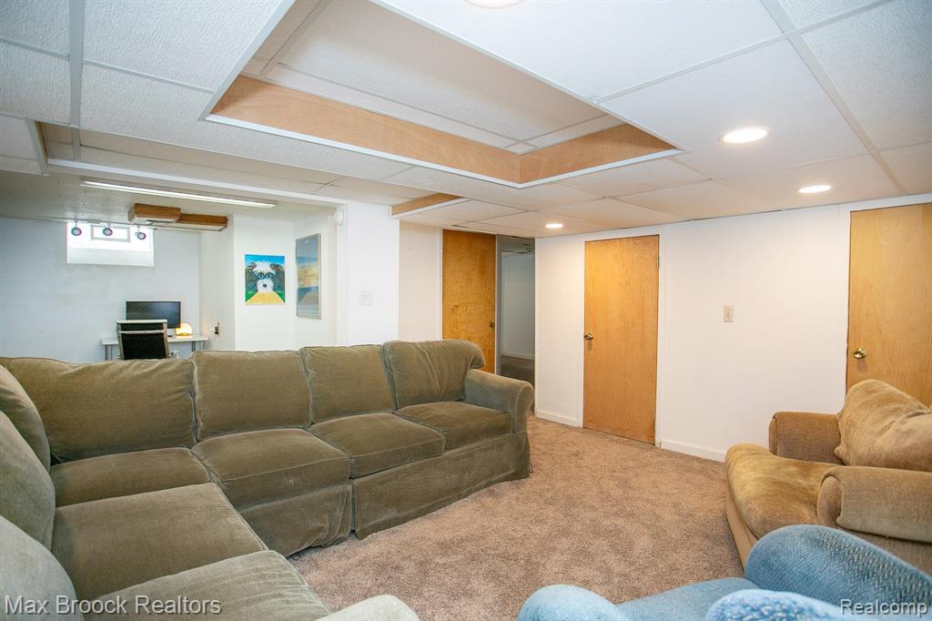 26015 ALLOR Avenue, Huntington Woods, MI — Photo 33