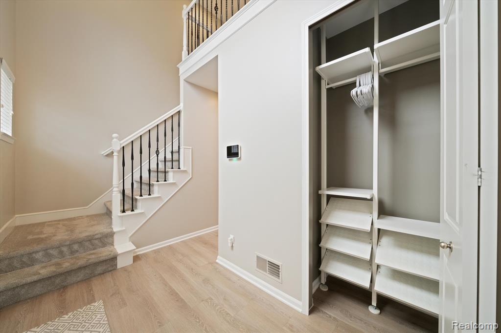 4976 Saddle Brook Court, Troy, MI 48085 — Photo 8