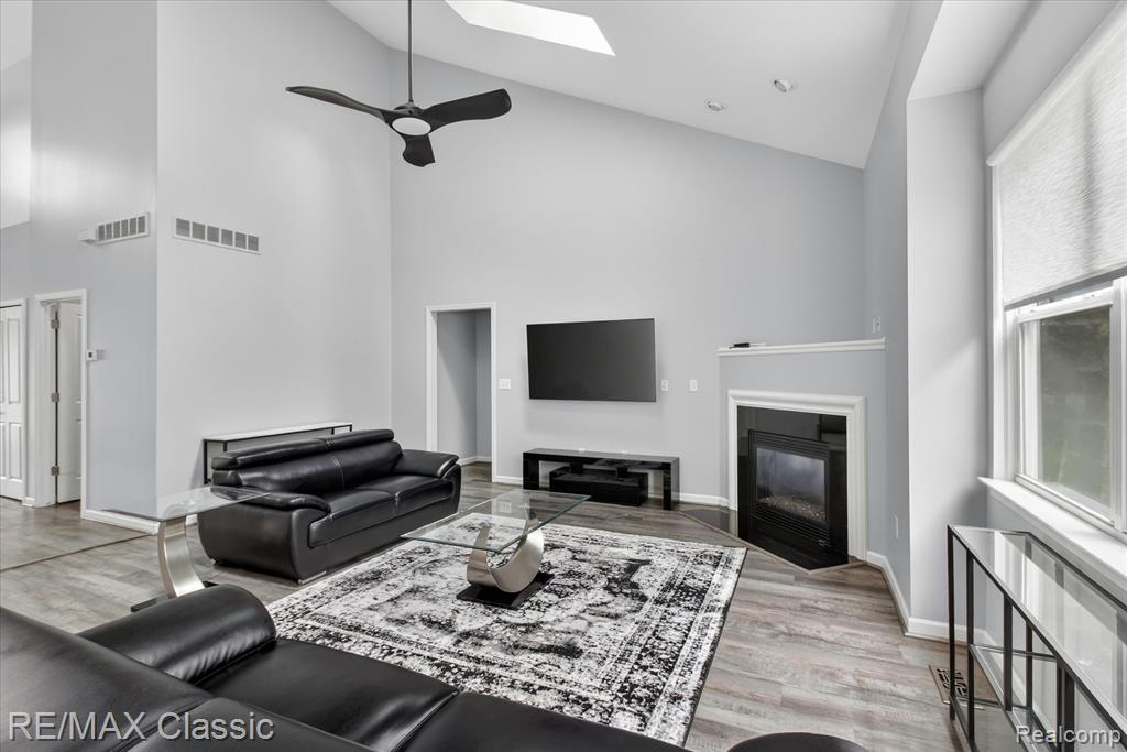 2298 Calibouge, 32, Commerce Twp, MI 48382 — Photo 9