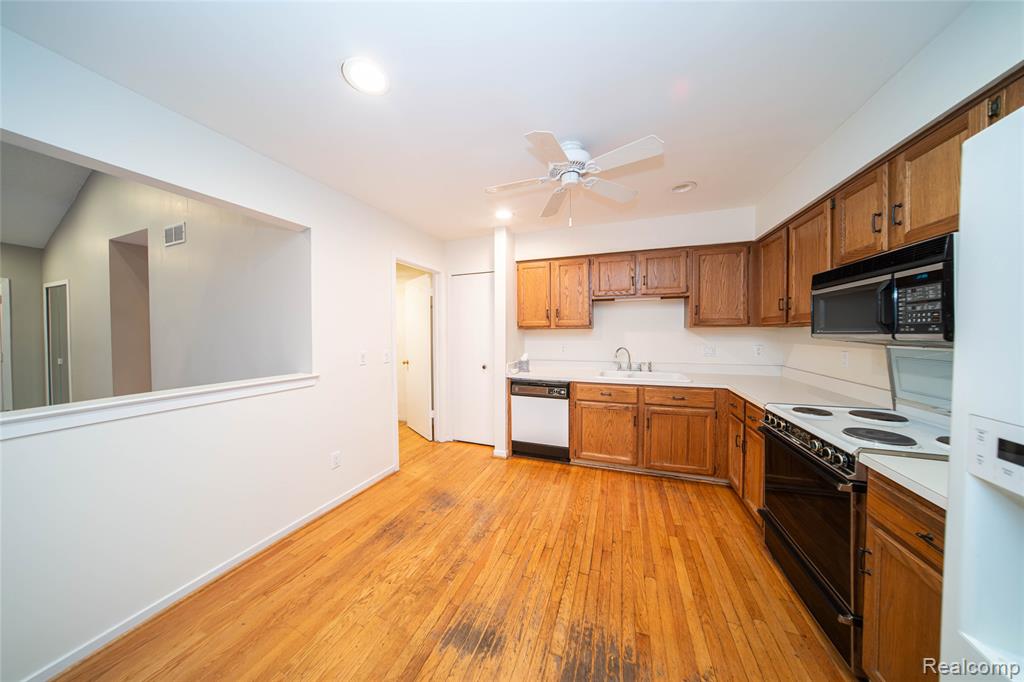 7080 Elmhurst, West Bloomfield, MI — Photo 9